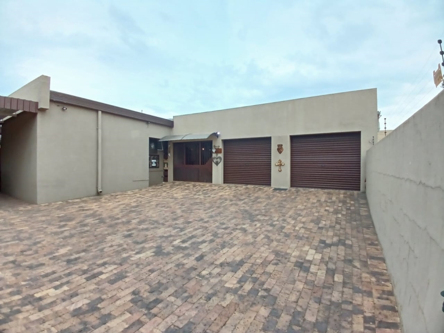 5 Bedroom Property for Sale in Sasolburg Ext 23 Free State